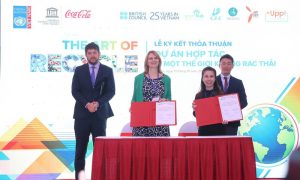 lễ ký kết thỏa thuận dự án hợp tác vì một thế giới không rác thải của Coca Cola