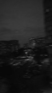 Hình nền đen thành phố buồn